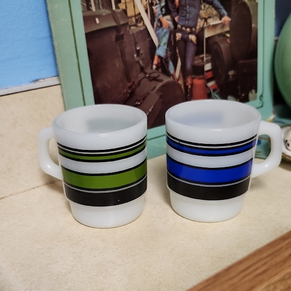 VINTAGE ANCHOR FIRE KING MUG SET